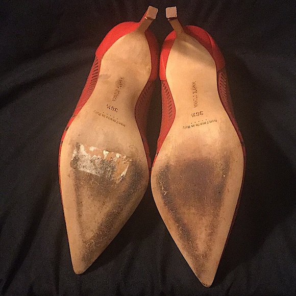 👠💥HOST PICK💥MANOLO BLAHNIK - LEATHER CUTOUT ACCENT PUMPS - Picture 5 of 13